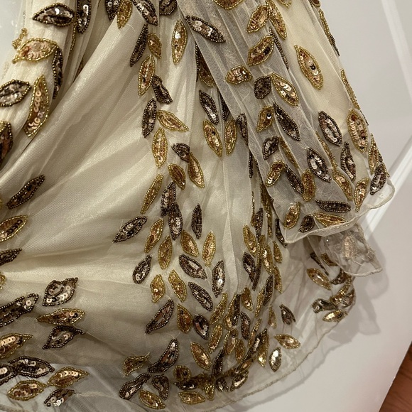 Mac Duggal Size 4 Formal Evening Gown-Gold Sequins - Picture 2 of 4